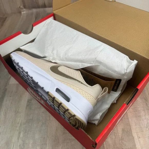 Nike Women's 8 Nike Air Max Nuaxis Sanddrift Grain HF1233-105 - Picture 2 of 9